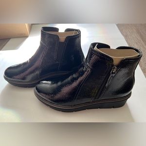 BNIB Clarks Women's Airabell Zip Ankle Boot Size 9